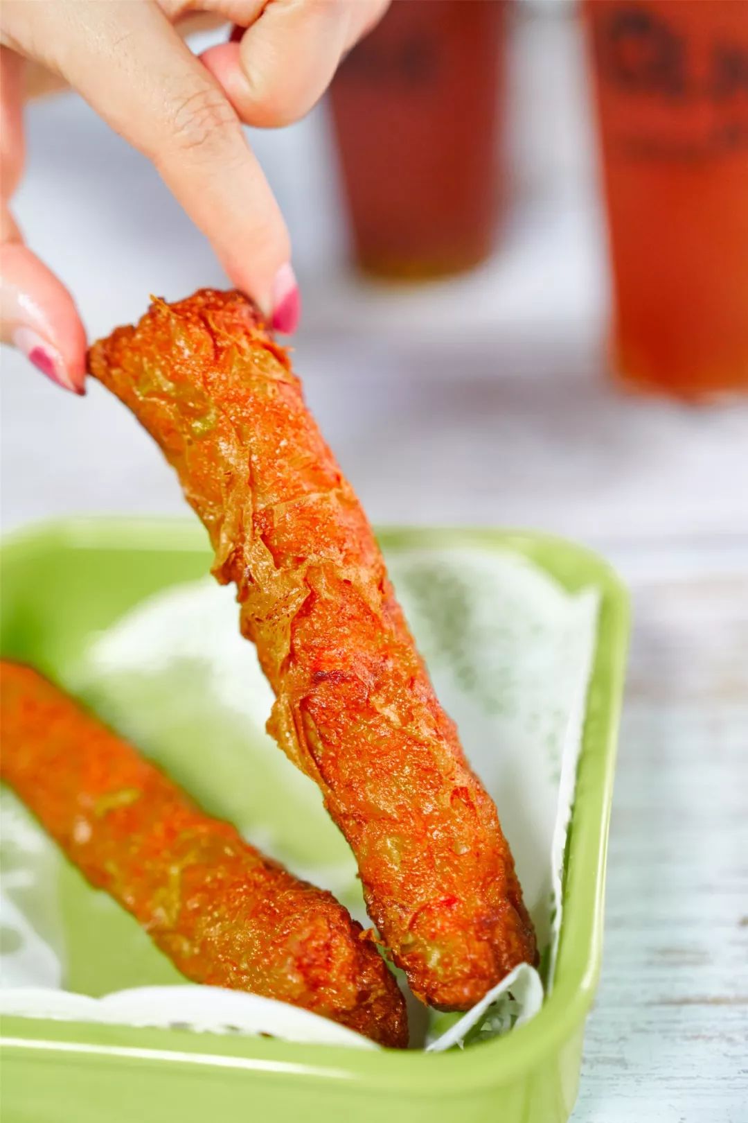 炸鸡卷是鸡排师傅的王牌新品,鸡卷是纯正的闽南美食,更是伴随泉州