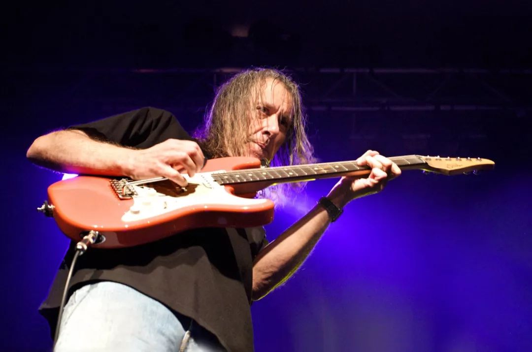 本周必看,融合吉他传奇——scott henderson__凤凰网