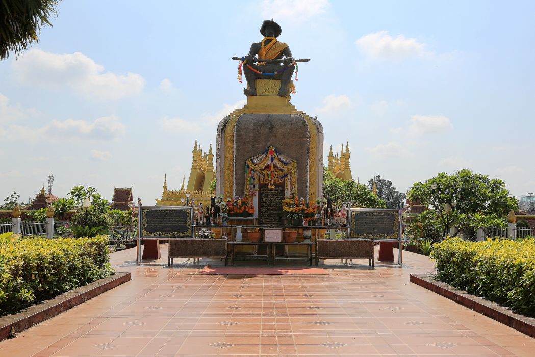 去老挝赴一场塔銮盛会