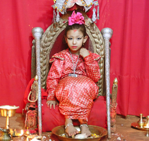 国王见了都要跪拜的处女神真的光鲜亮丽真实生活太心酸