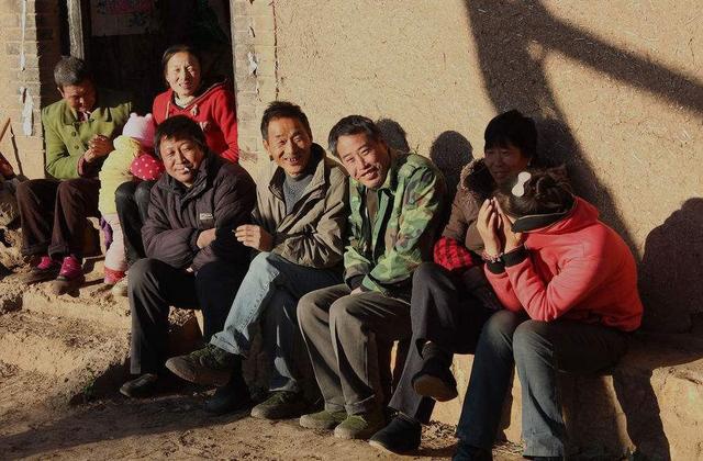 袁家村的村书记,刚上任的时候,就大力发展村集体经济,拉动资金,引进