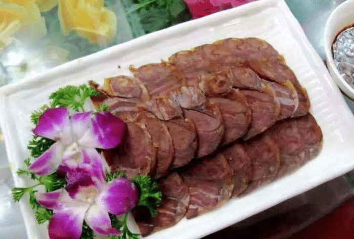 3,將6克松肉粉,12克鹽,8克味精,6克白糖,12克