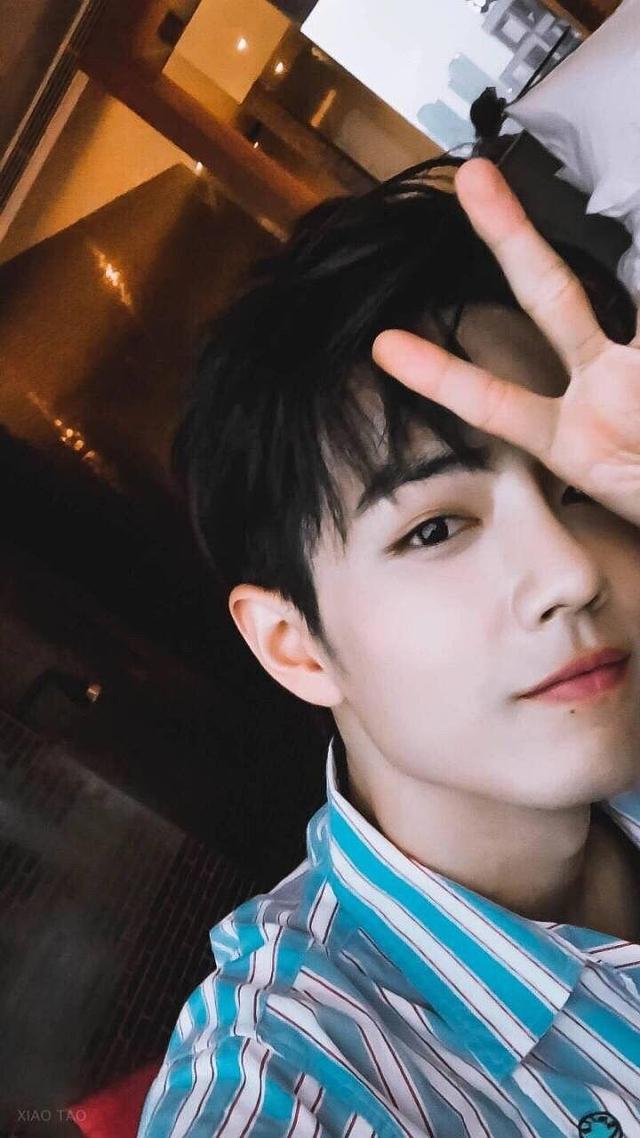 肖战这双摄魂的瑞凤眼就应该上保险不接受任何反驳