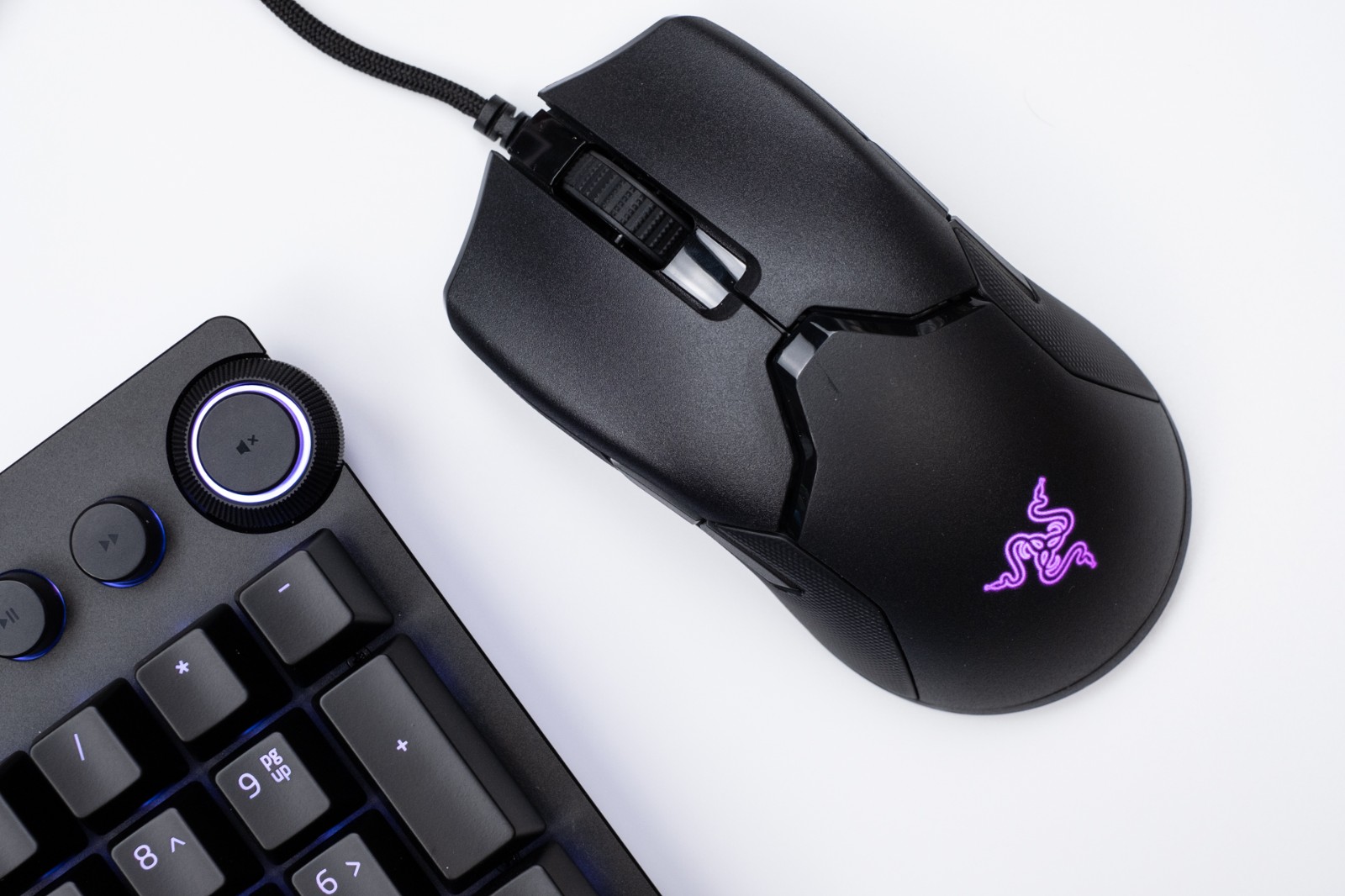 69克轻重量与光学微动的电竞鼠标雷蛇毒蝰游戏鼠标