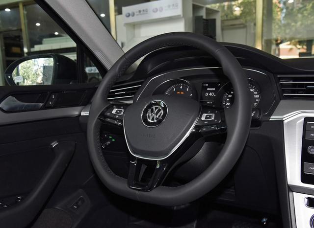 迈腾优惠5万,不到14万比速腾便宜,1.4t配7dct,油耗5.8l