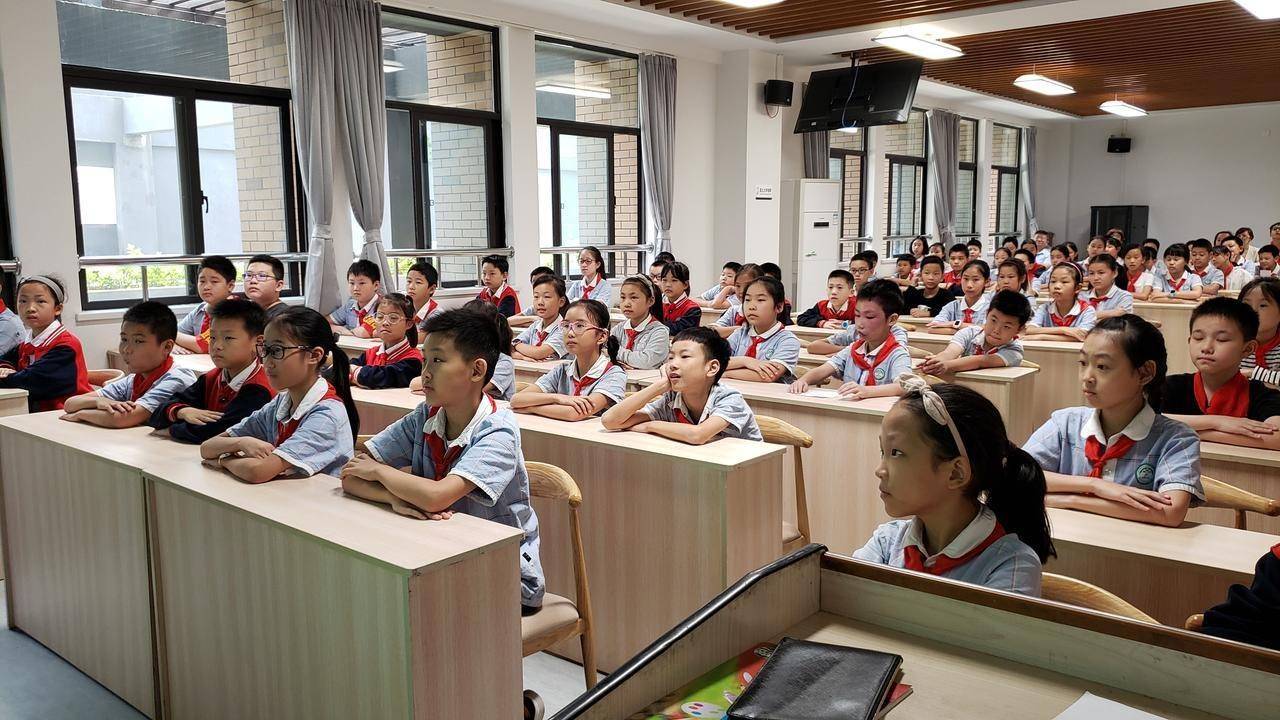 "学姐来啦"活动走进育二立德校区
