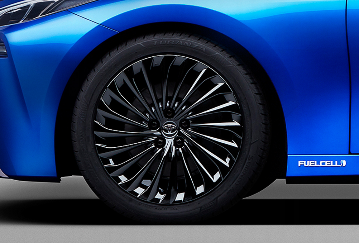 展车配备20英寸多辐条轮圈,轮胎配备的则是普利斯通泰然系列.