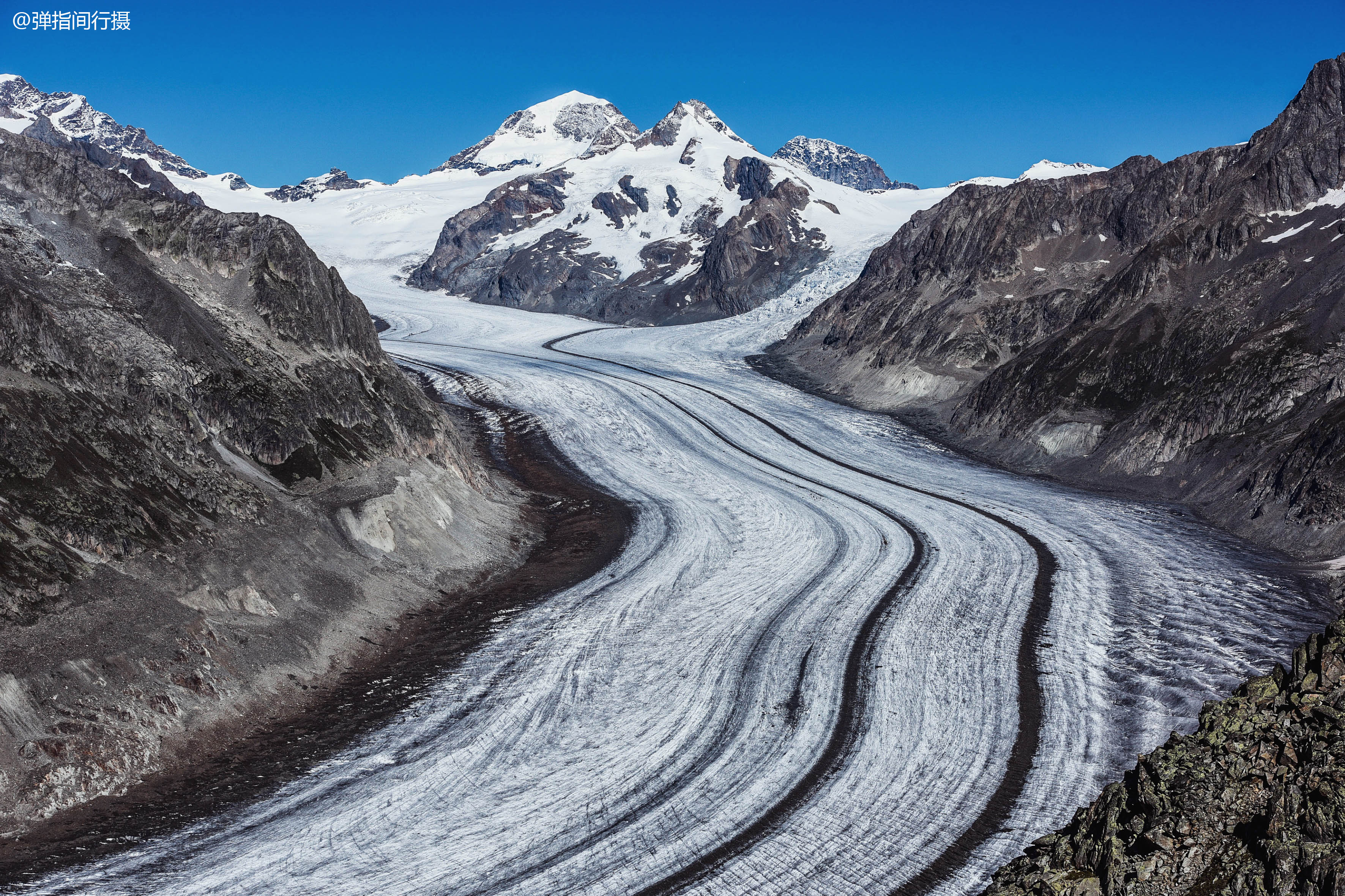 瑞士阿莱奇山谷隐藏着欧洲最大最长的冰川形似白色巨龙