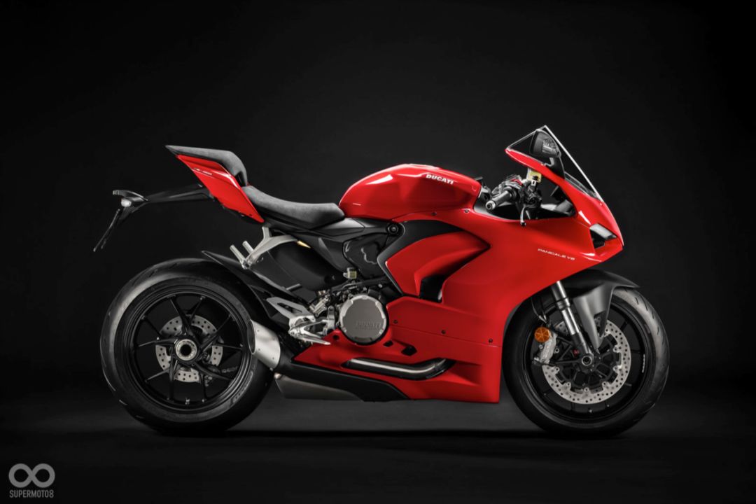 杜卡迪入门级超跑panigalev2亮相外观酷似v4未来国内售价20万元以下