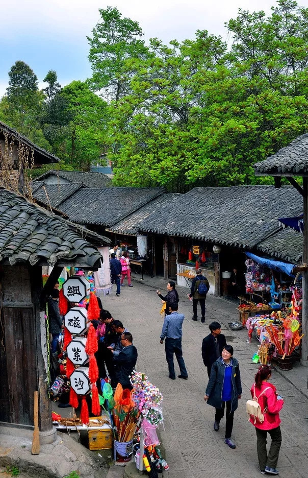 中秋游寻龙山,浓浓民国风,在九月桂花飘香的古镇里,邂逅中秋凉月