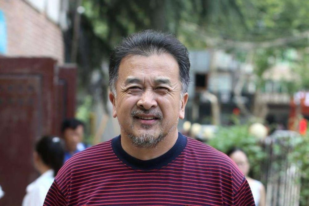 曾陪伴我们24载春晚59岁黄宏近照女儿25岁童星出道