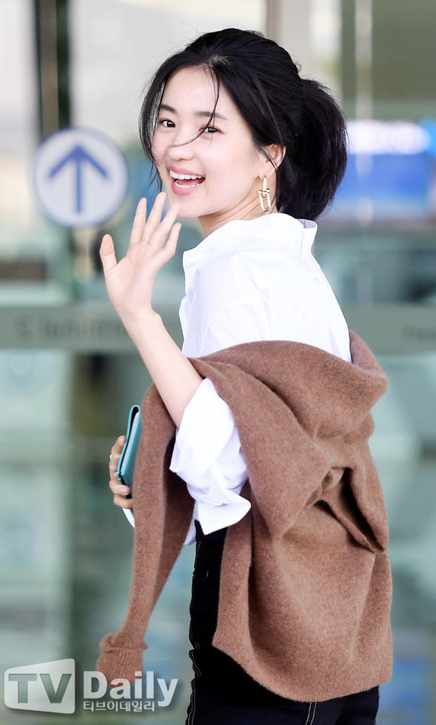 小巩俐金泰梨现身上海仙气飘飘