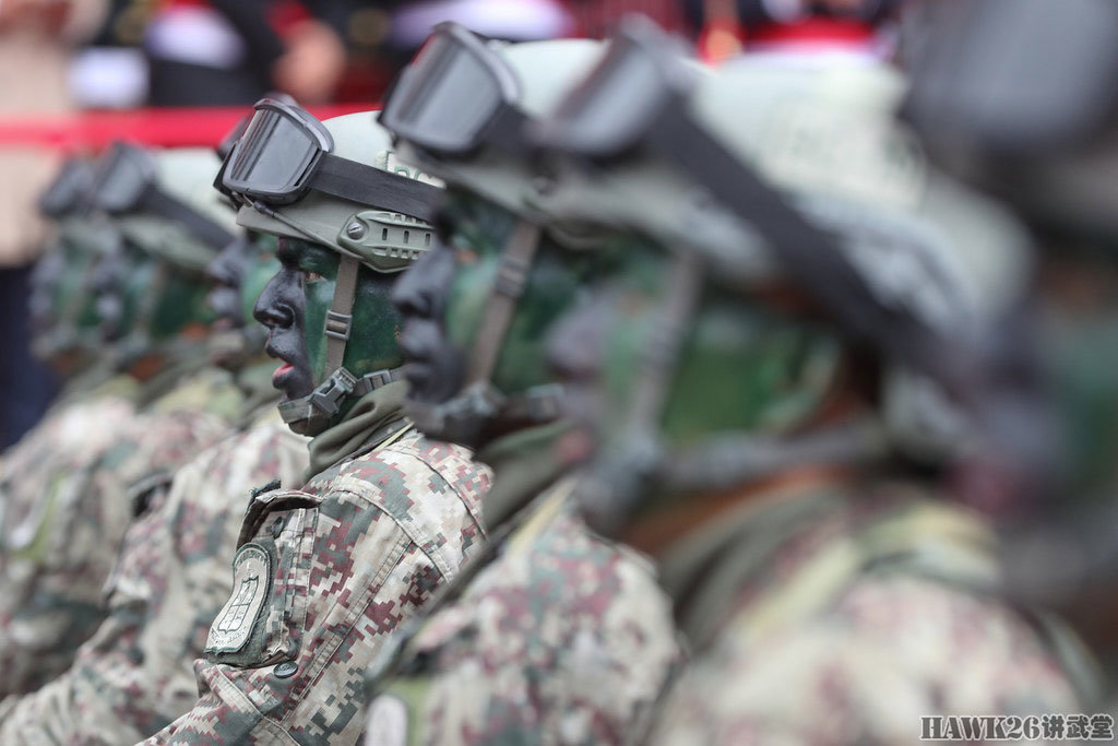 秘鲁举行独立日阅兵式中国外贸舟桥车登场