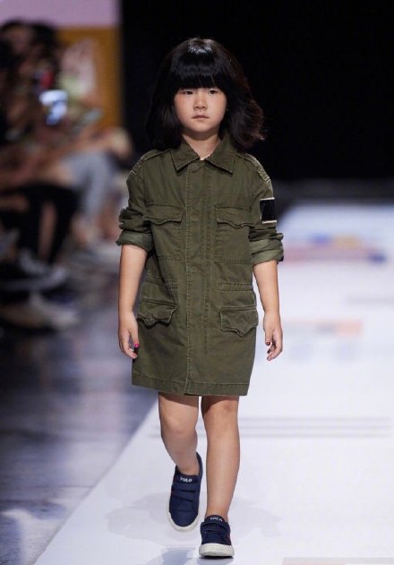 明星家小孩上台走秀是什么新潮流吗?@董璇黄磊李湘