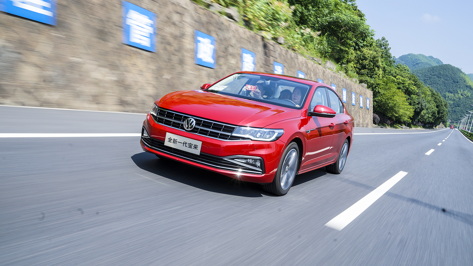 4t低功率发动机舍弃,并全部换装上了与高尔夫r-line和a3相同的150匹