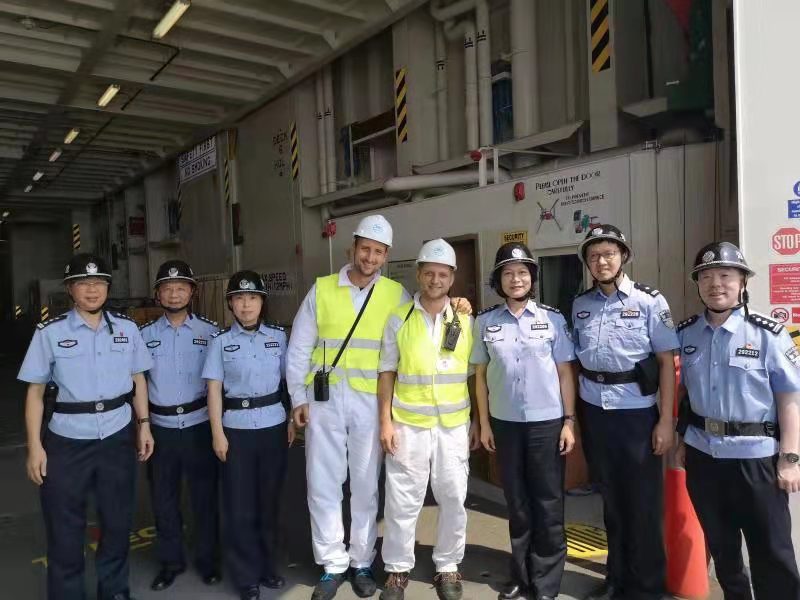 10月1日7时30分,巴拿马籍汽车滚装船"哈里山领袖"抵达广州新沙港码头