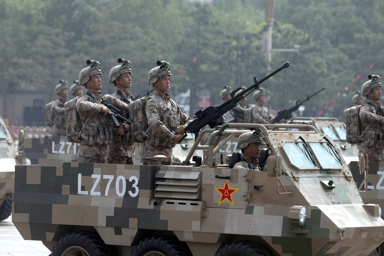 受阅装备展现中国军队"硬实力 40%首次亮相|组图