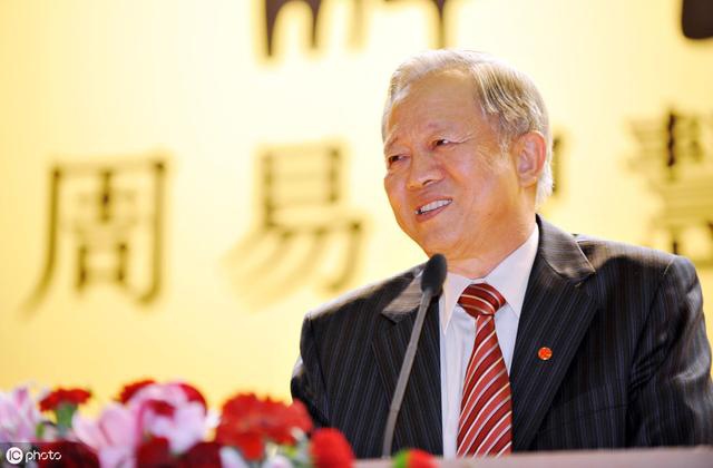 (1)磐恒:李镜池解,磐恒犹徘徊,形容行进艰难.也有作者解为徘徊难进.