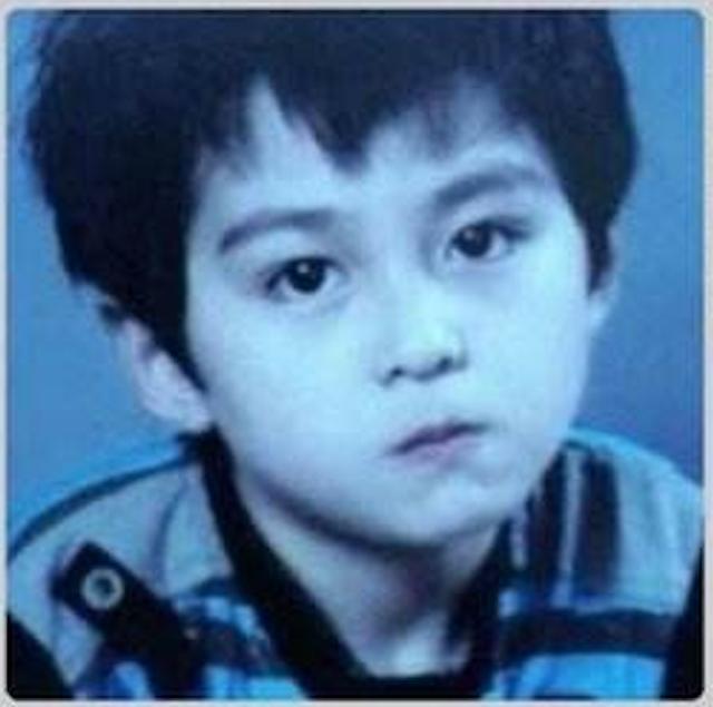 娱乐圈明星幼年照太嫩了!杨幂眉目清秀没谁了__凤凰网