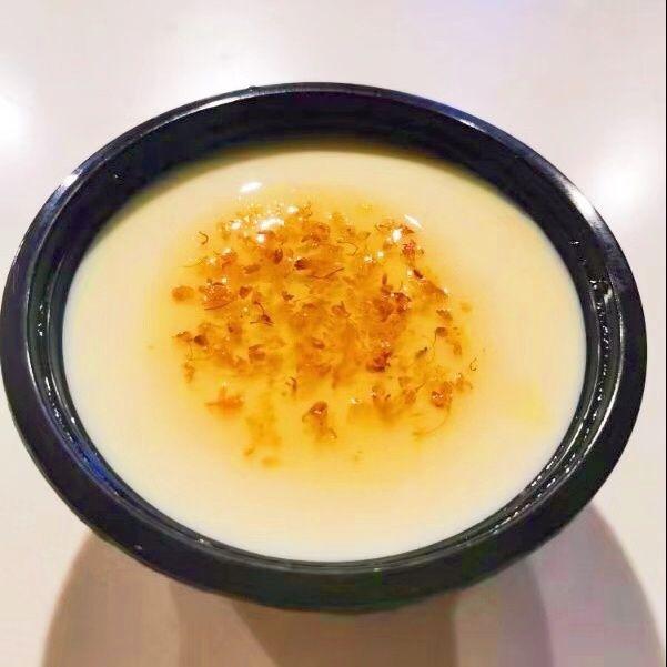 但是这样的桂花你肯定没吃过, 那就是 桂香豆花 桂花经过秘制的贩法