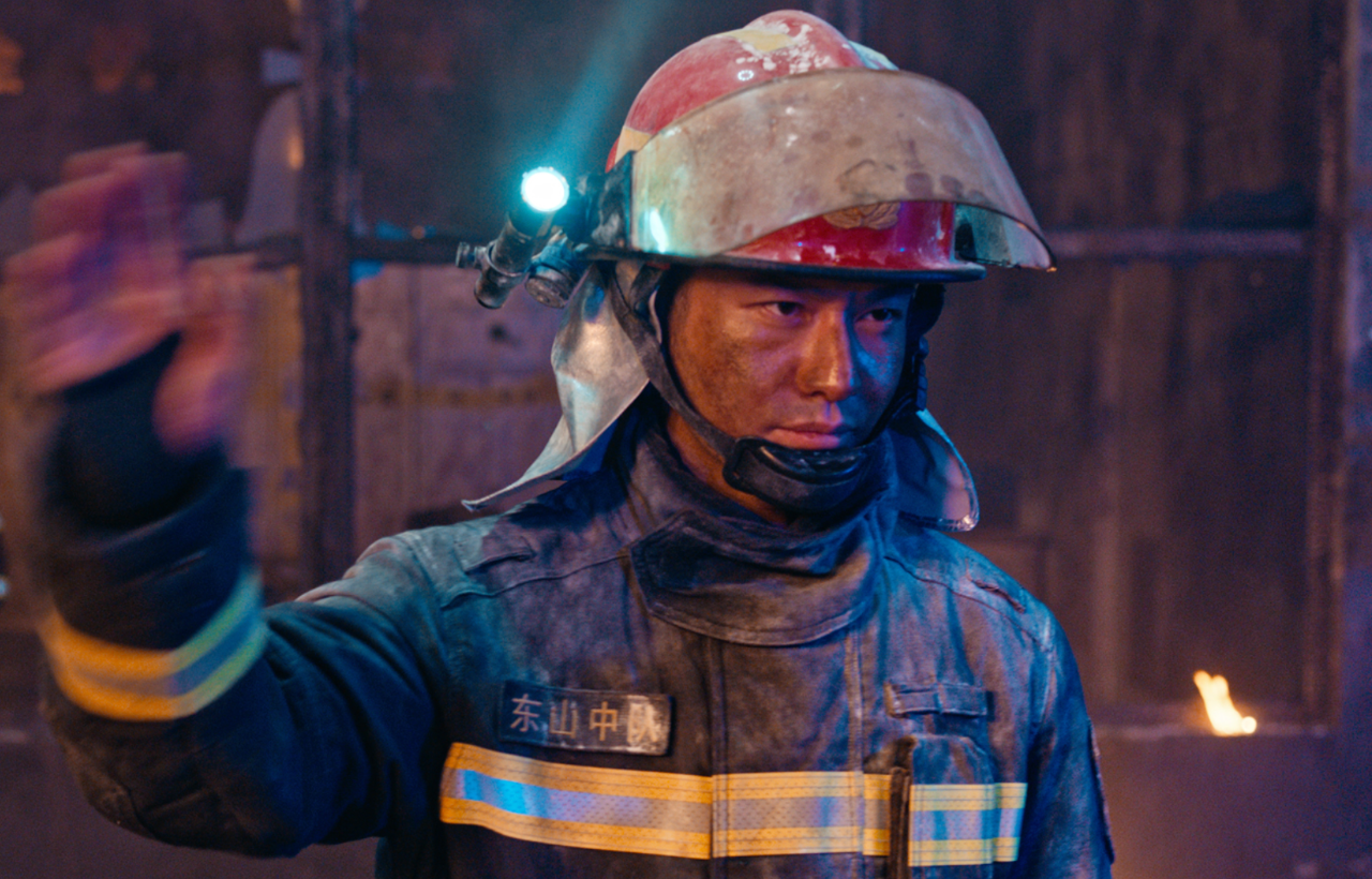 "用生命拍电影",满分致敬最美逆行!__凤凰网