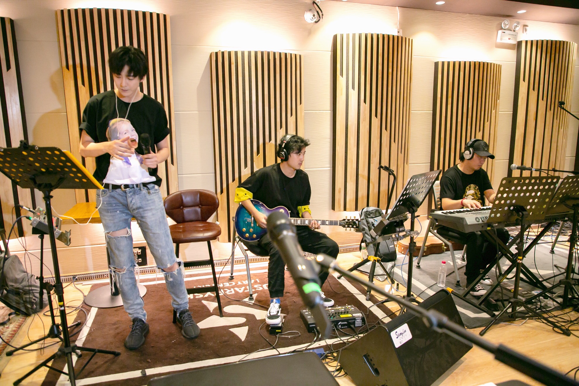 摩登兄弟演唱会首次媒体探班惊喜舞台倾力准备