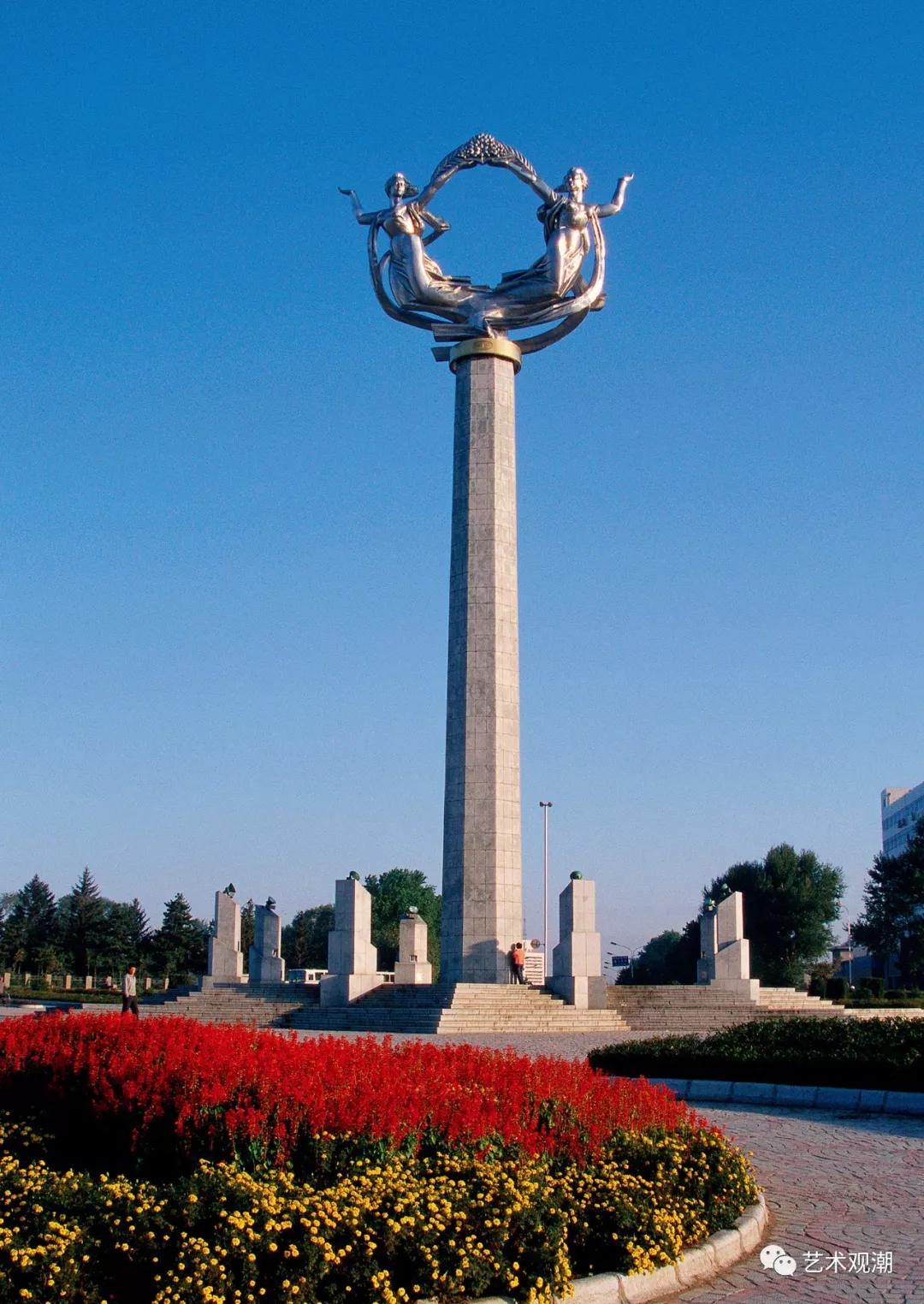 (与王中合作) 汉白玉/高300cm/1976—1977年 立于长春市卫星广场