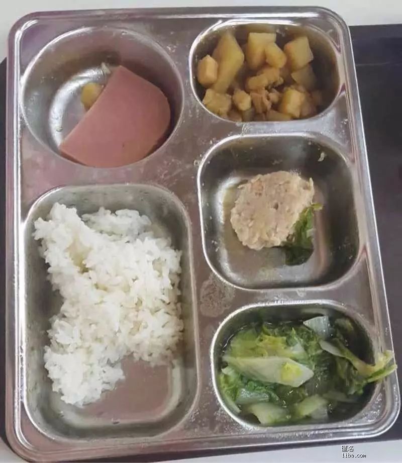 快开学了孩子们在学校中午吃什么你放心吗