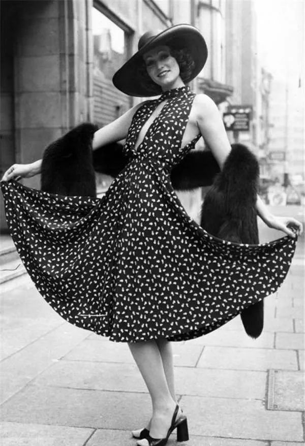 50到 1980 年代的街拍照片集,带我们回到那段奠定近代女装经典的华丽