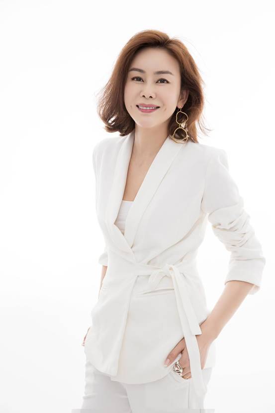 齐千郡近日写真曝光,干练中不失温柔,率真中不失可爱__凤凰网