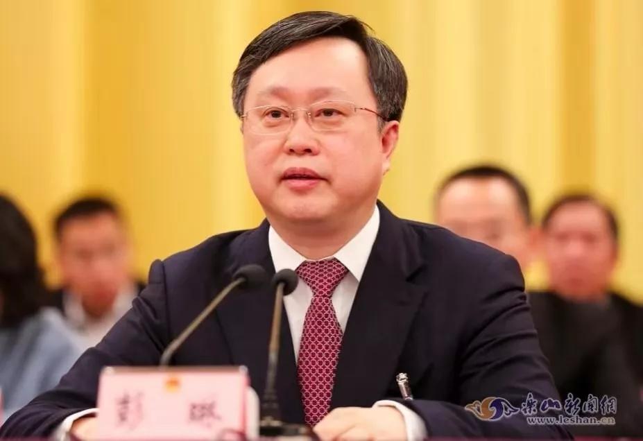 据媒体报道,该视频是8月6日上午乐山市委书记彭琳在当地一桥梁上指导