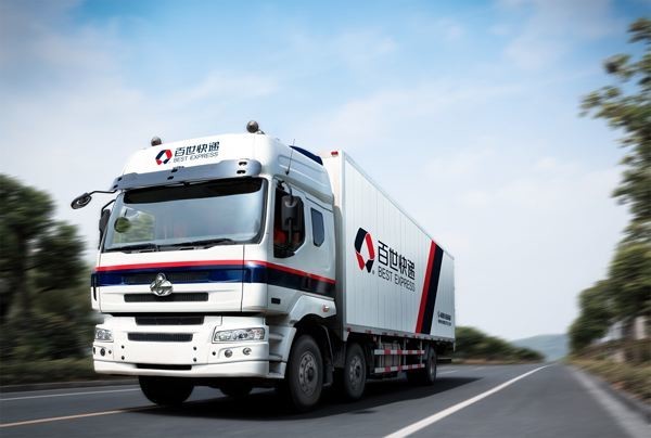 百世快递货车高速公路起火你的快递可能已经被烧了