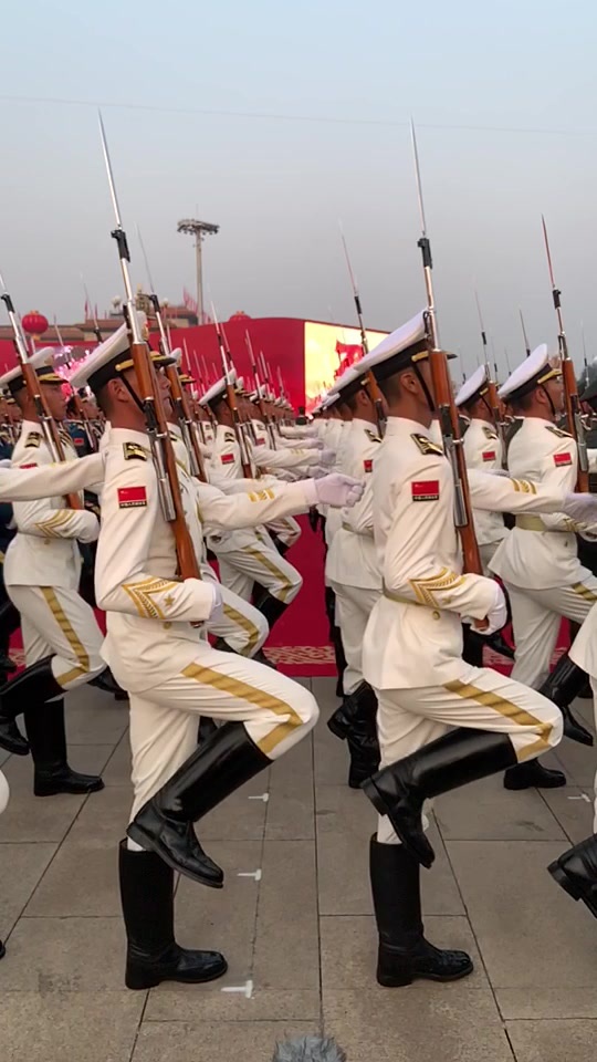 超帅慢动作阅兵仪式即将开始国旗仪仗队进行最后的演练每个动作都帅得