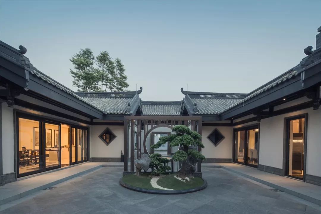 土豪砸下5亿,打造第一园林别墅,里面1张桌子你都买不起!