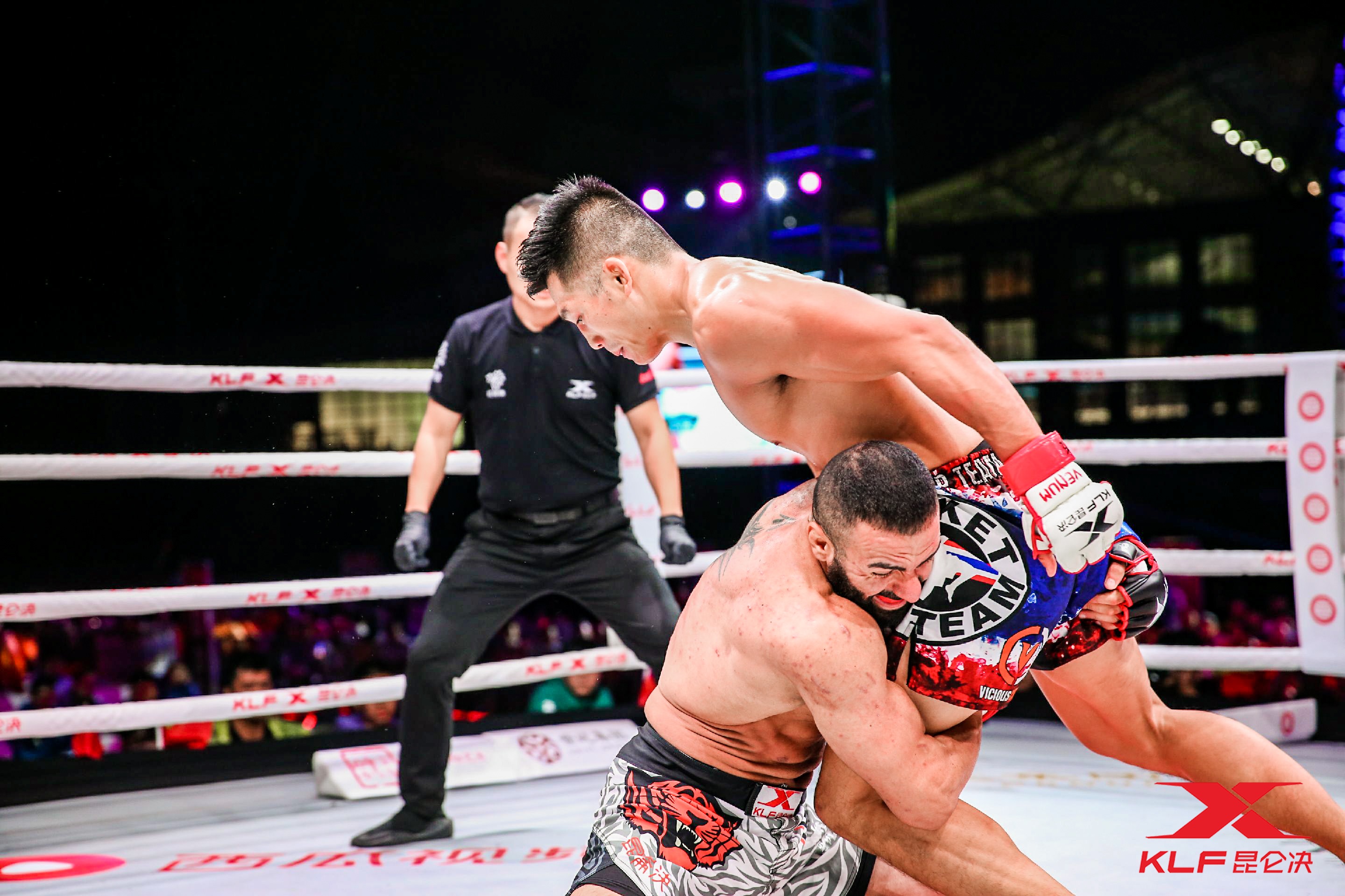 昆仑决83赤水站张立鹏三角绞降服奈米