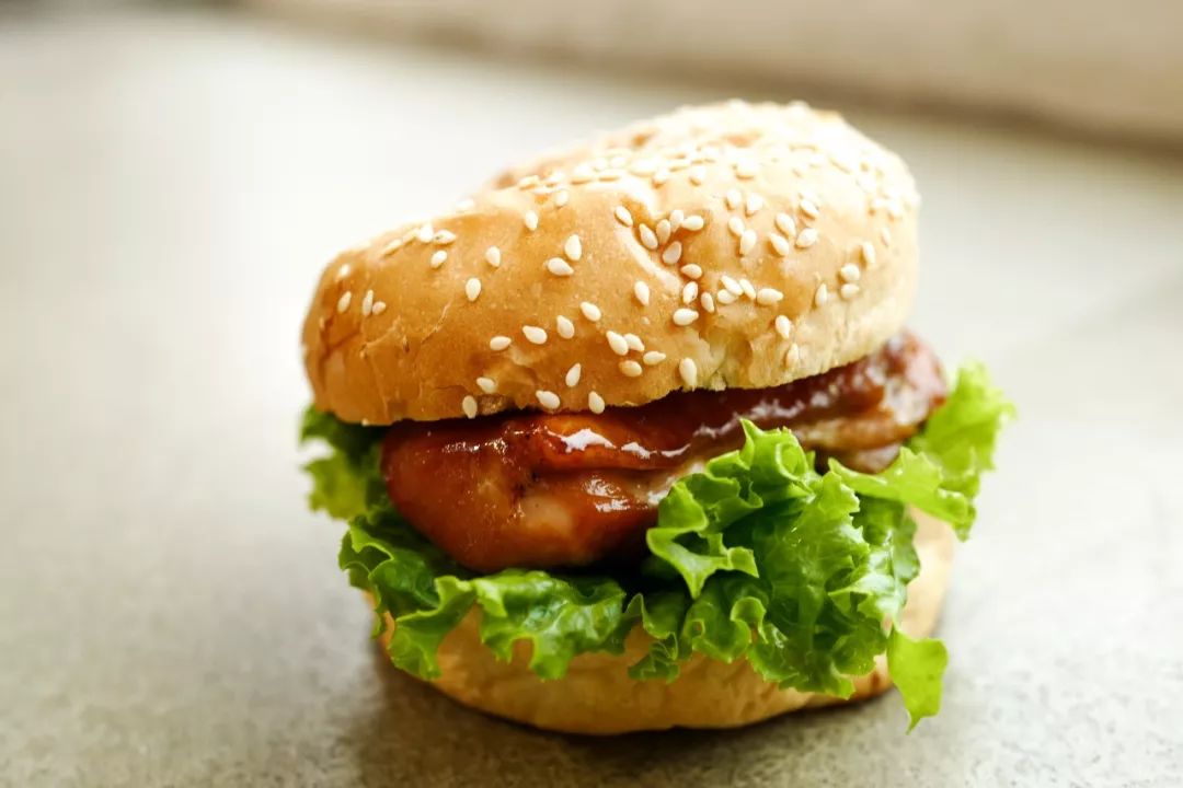 照烧鸡腿堡面包够酥鸡肉juicy完美复刻小时候的满分味道