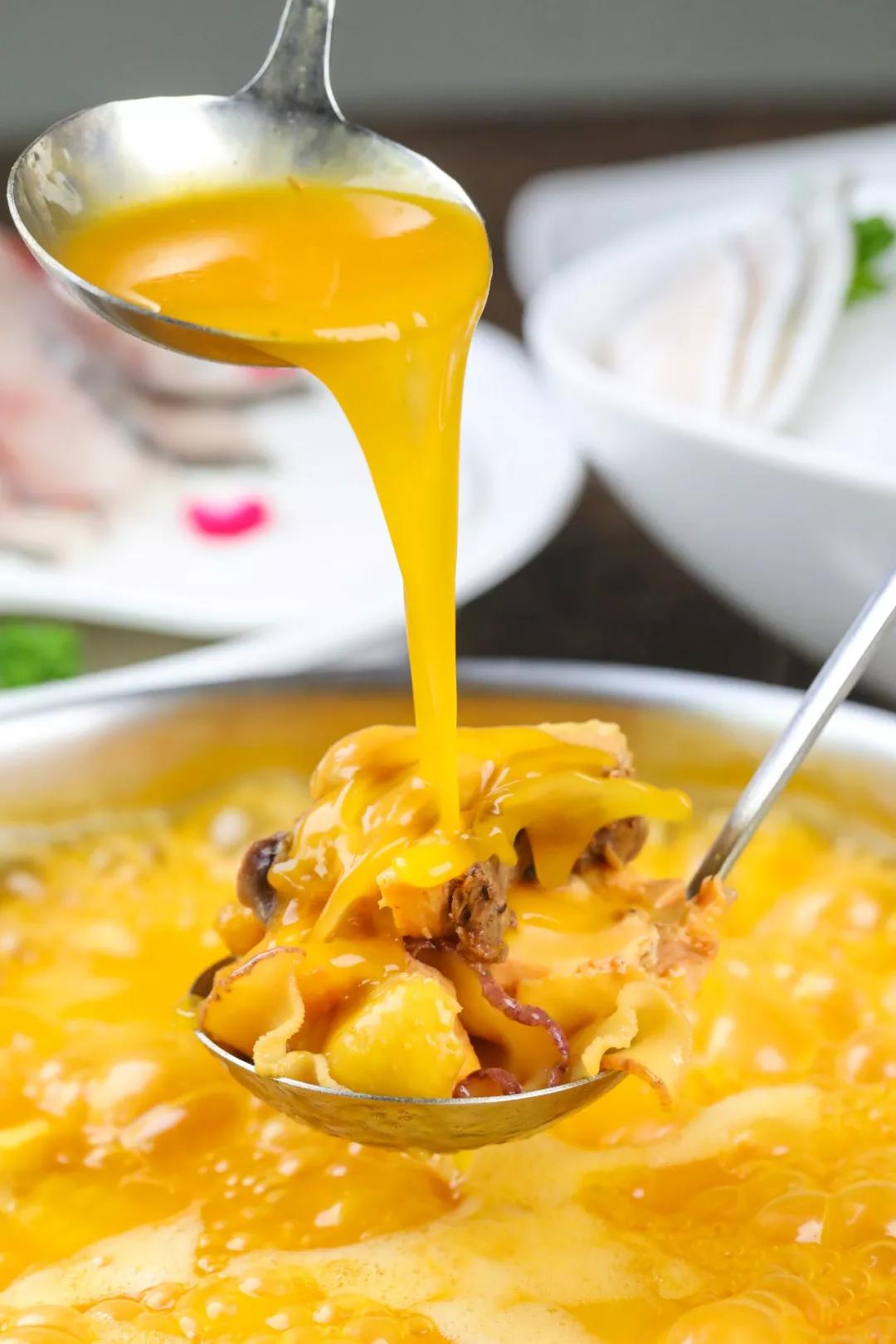 金汤花胶鸡」不仅暖身还能补充胶原蛋白简直美滋滋~文火熬至12个小时