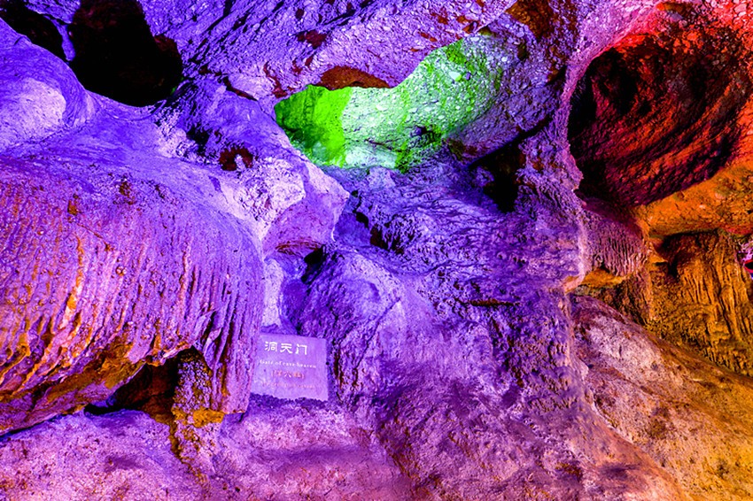 卧龙洞探寻之旅,坐船去寻找神秘地下世界!