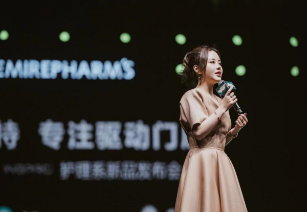 英树品牌创始人何梦蝶女士盛邀两位国际重磅贵宾:与众多国际大牌合作