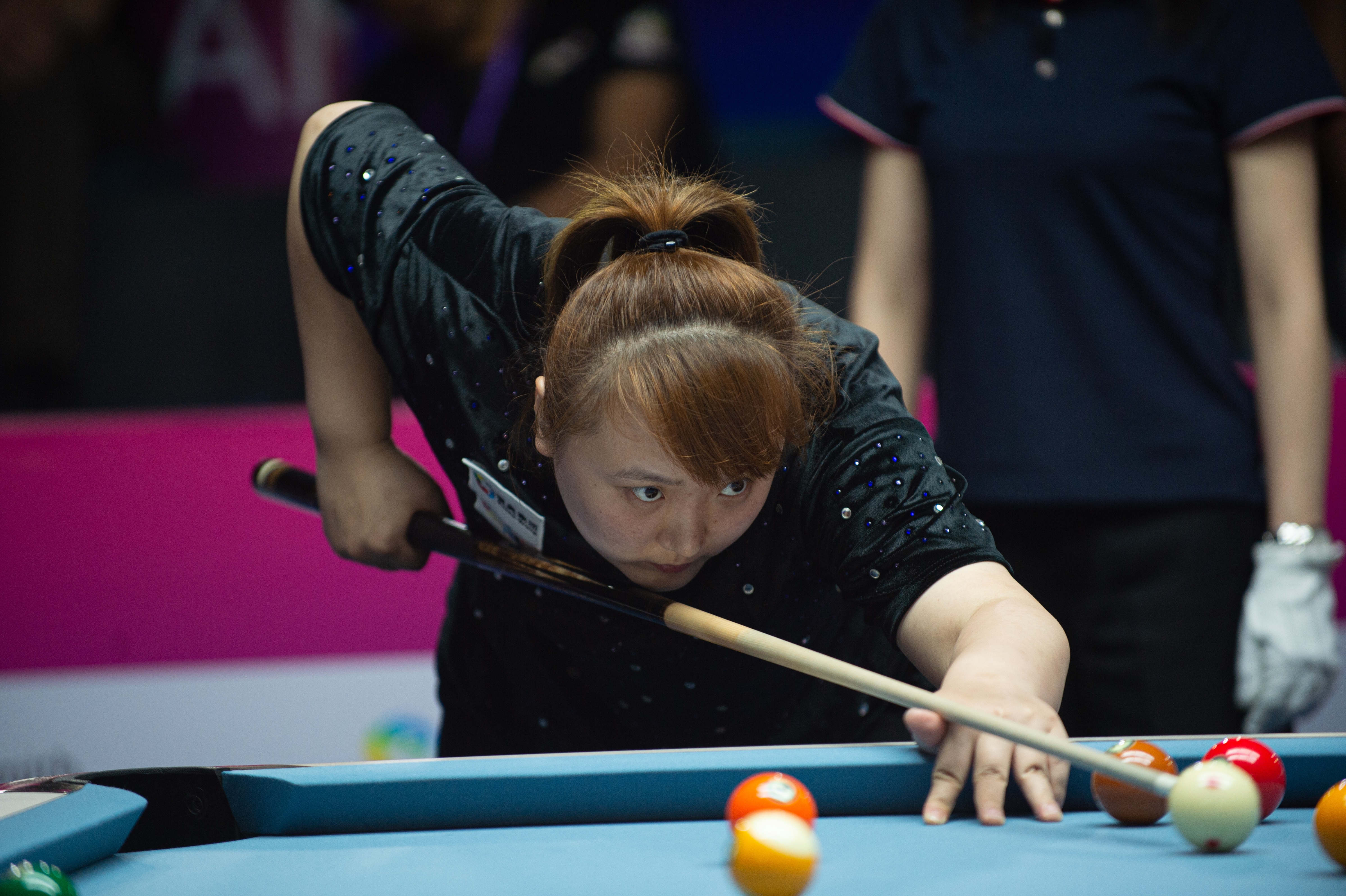 三亚世界女子9球锦标赛半决赛赛况 12月18日,中国选手周豆豆在比赛中