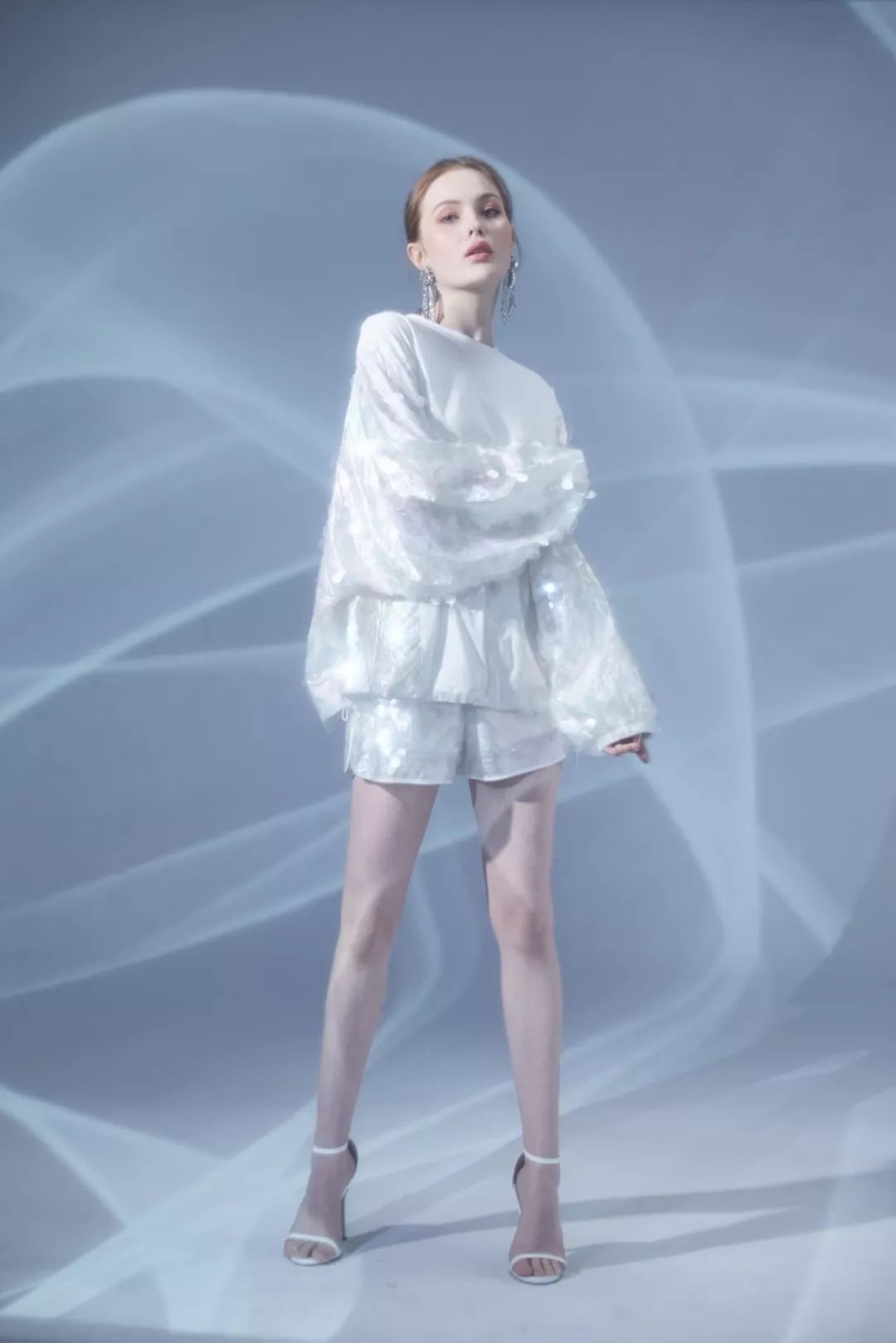 品牌创始人兼设计师陈羽希(doris chen)毕业于中国传媒大学,后前往