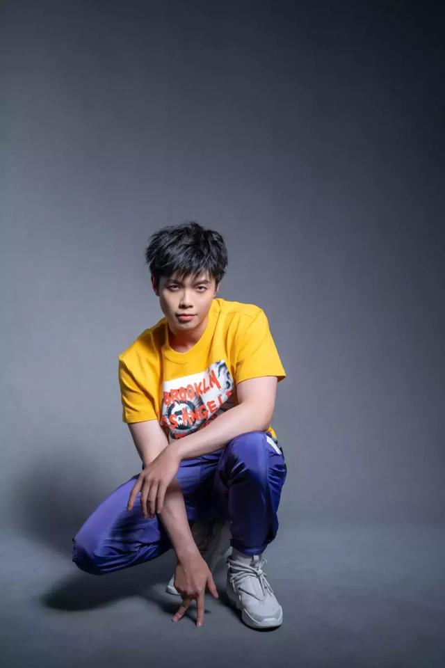 《铁甲雄心2》职业赛车手叶弘历展现十级操控 初战大胜获得青睐