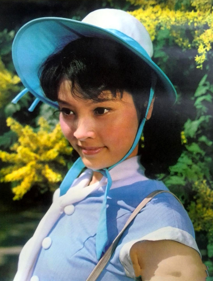 纯真年代的美好记忆,1982年的老挂历,12位女明星魅力历久弥新