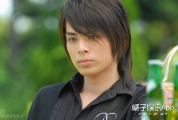 演员本名利昂霖,也可以是李昂霖.
