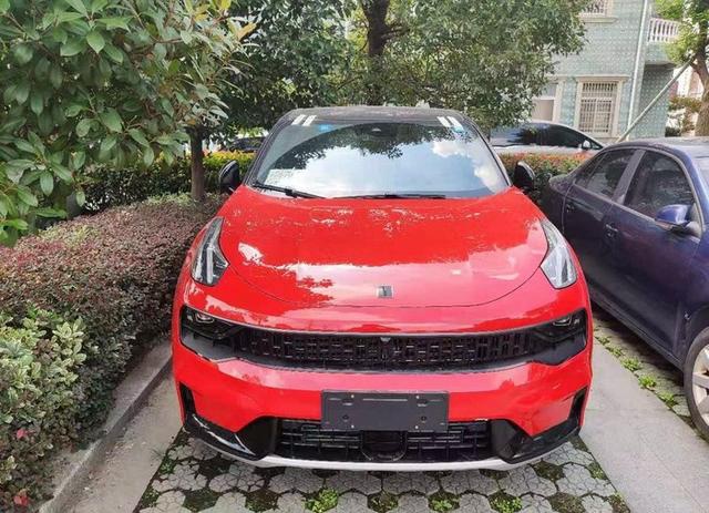 领克05实车红色车身显动感