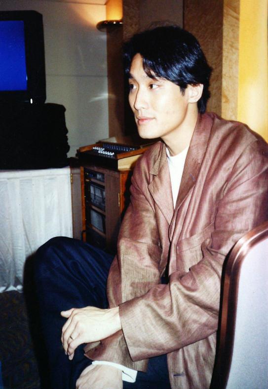 但这段感情最初不被大家看好,前途大好,年轻貌美且才华横溢的江嘉年