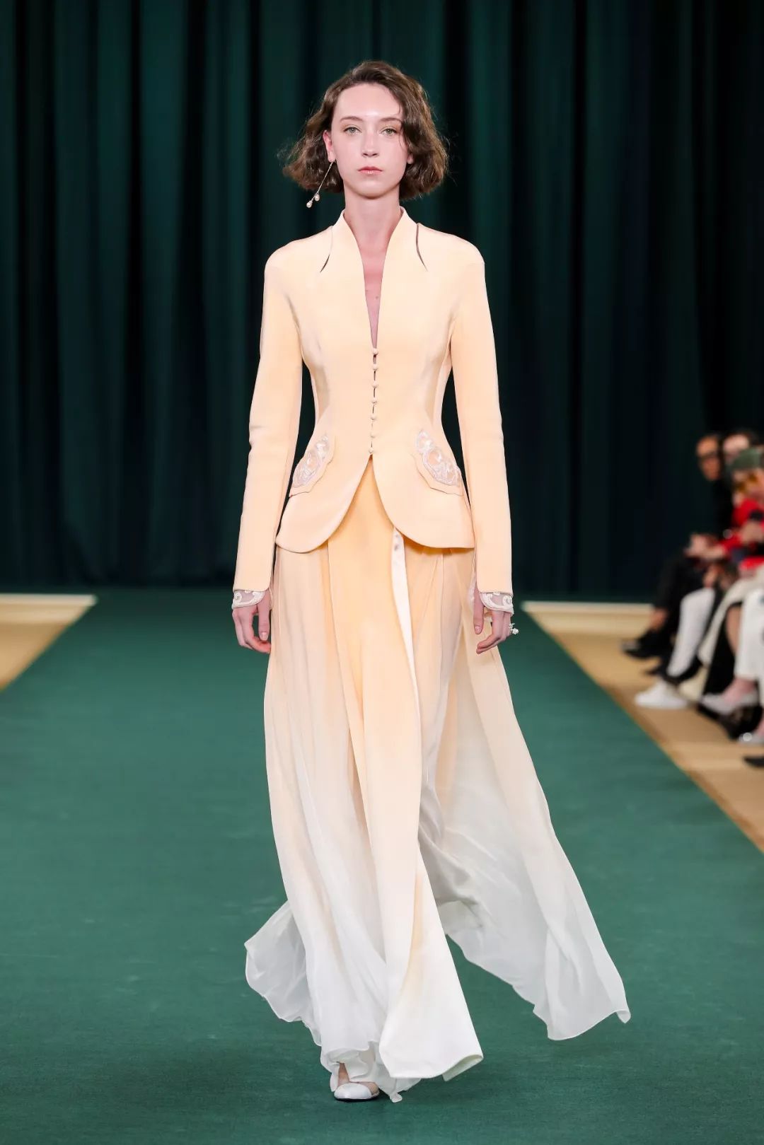 盖娅传说·熊英2020ss巴黎时装周成衣秀