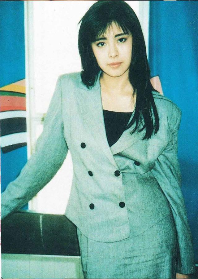 王祖贤年轻时的罕见老照片,美得太轰动,你有一半都没看过 !