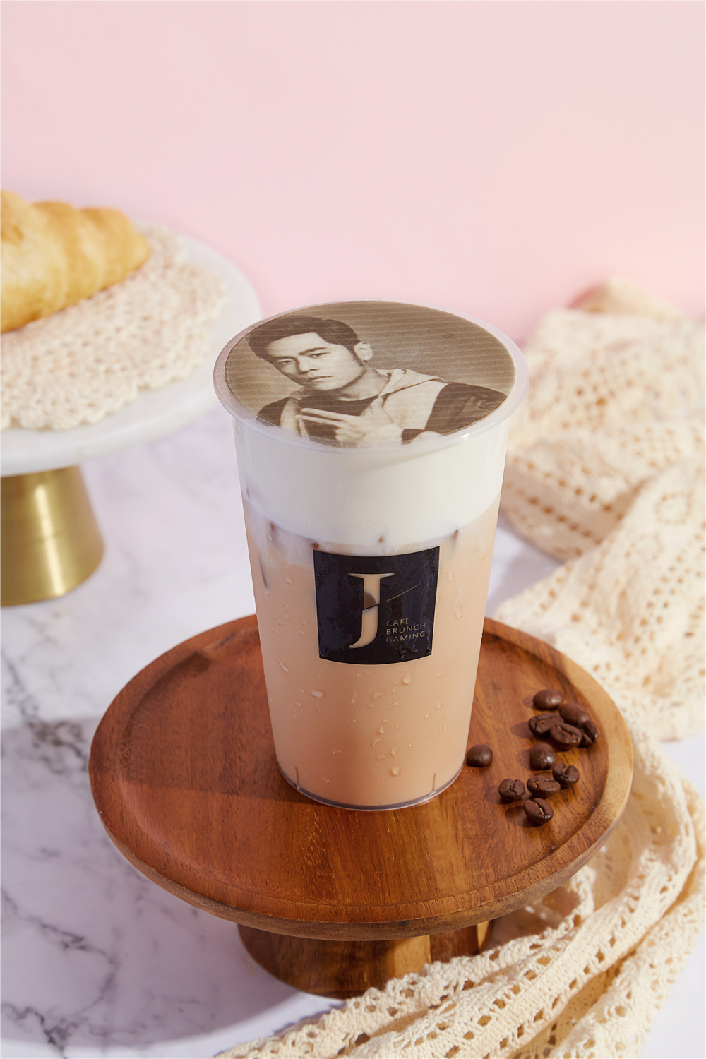 哎哟,不错哦,这杯"j-tea魔杰的茶"魔杰电竞全球首家上海品牌授权旗舰