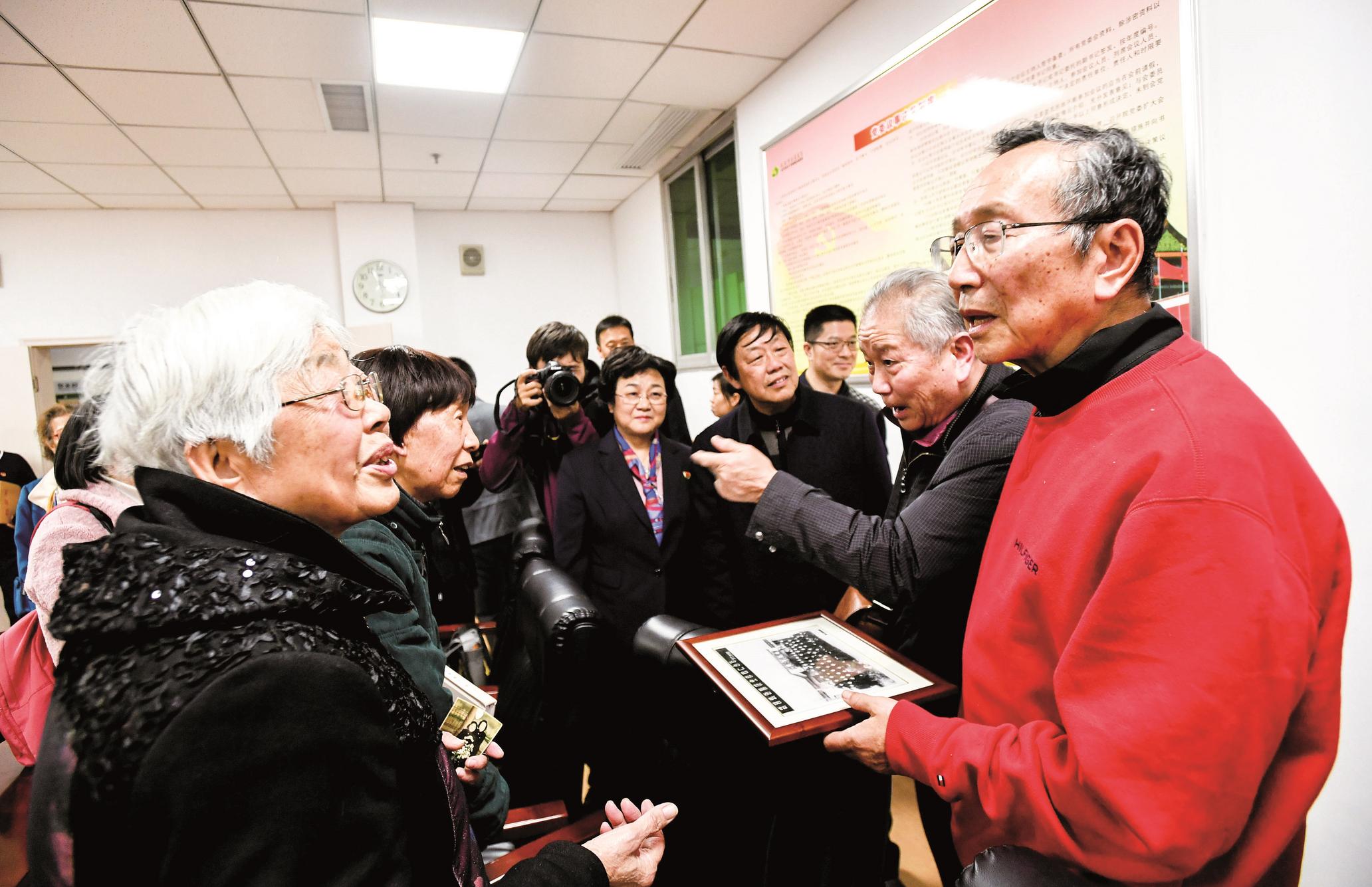 心血管专家胡大一回汉寻根古稀之年倍加怀念双亲故地重游觅得昔日好友